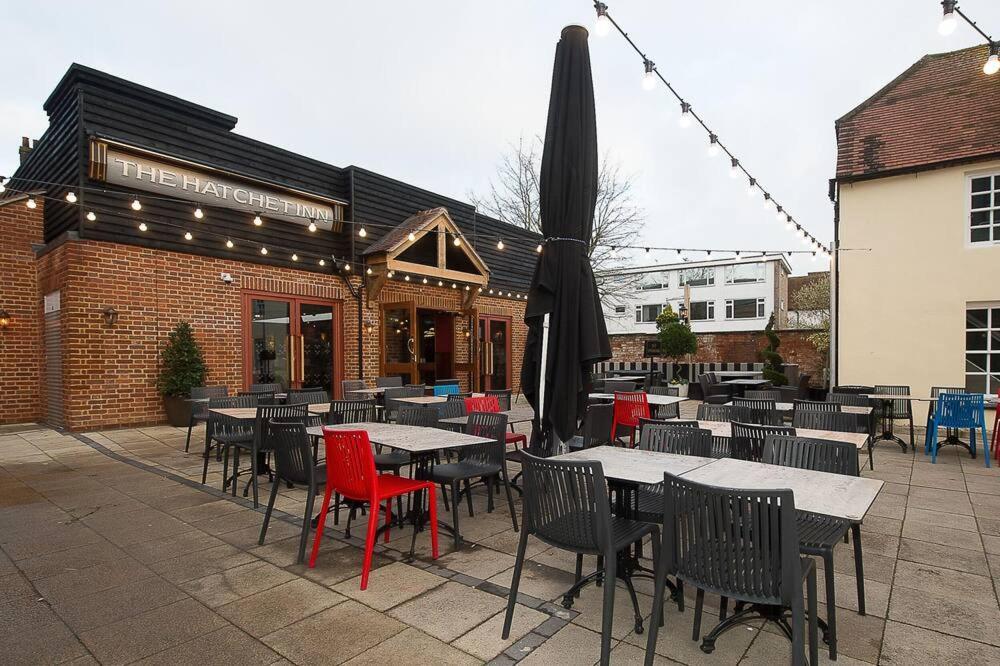 The Hatchet Inn Wetherspoon Newbury  Exterior foto